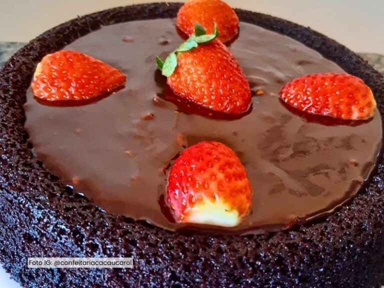 Bolo Piscina de Chocolate com Morango, o MELHOR e mais FÁCIL de fazer!