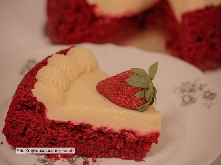 Bolo Piscina Red Velvet – o MELHOR e mais FÁCIL!